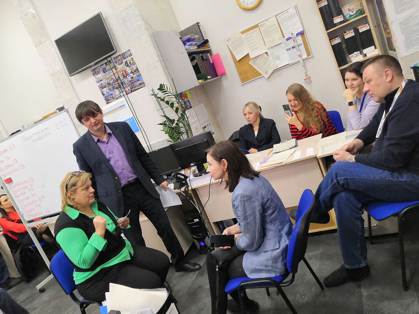 Риэлторские поединки в офисе 